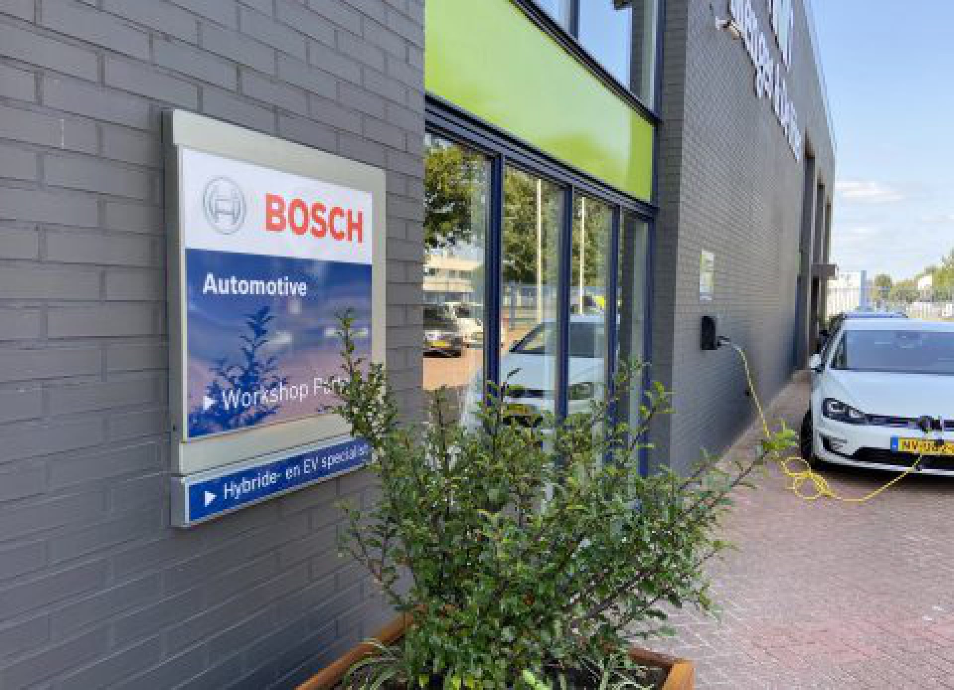 Autobedrijf Emmen Menges & De Vries Dé autogarage van Emmen