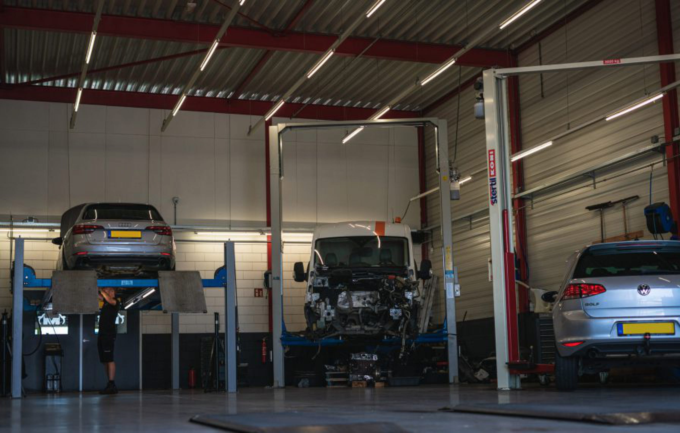 Garage Emmen Autobedrijf Menges & De Vries onderhoud & reparatie
